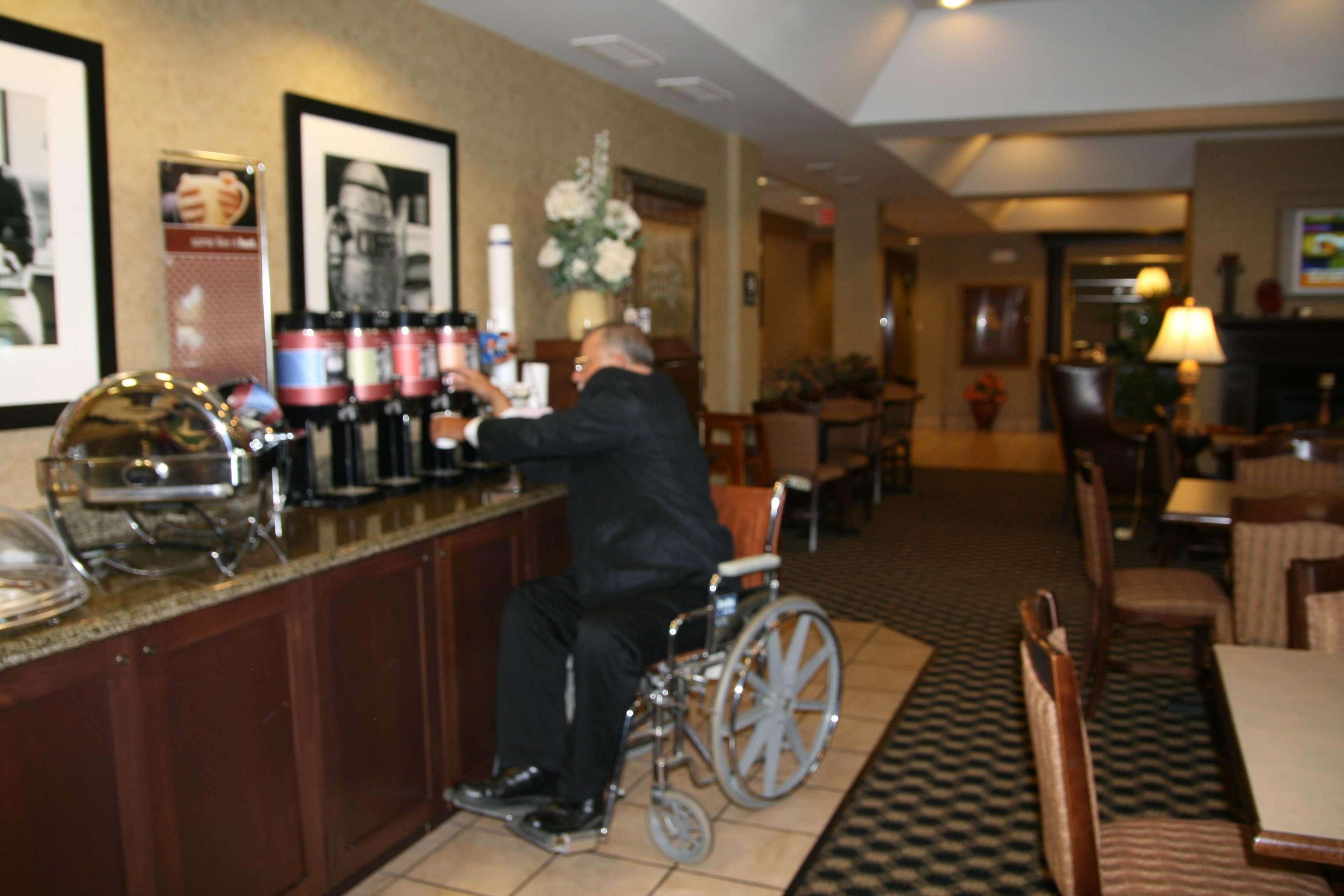 Hampton Inn Marshall Restaurant photo